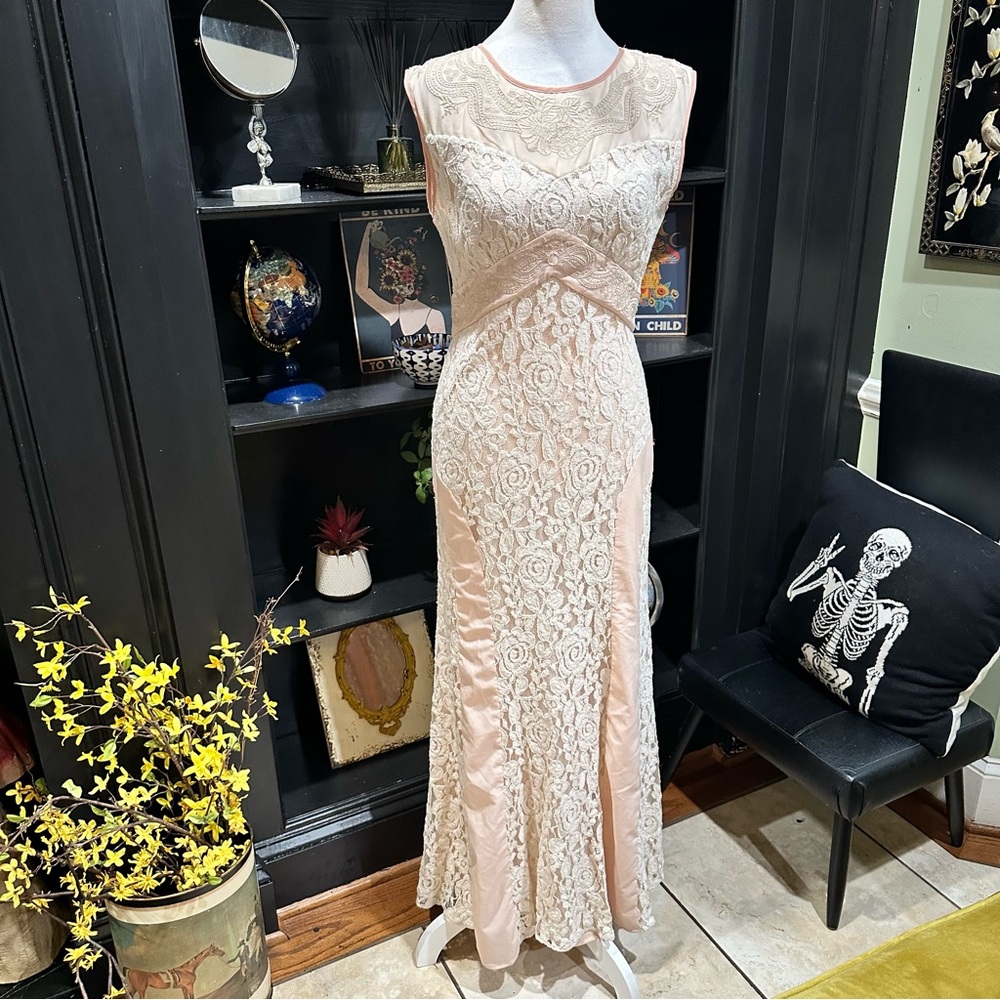 Anthropologies Champagne & Strawberries Lace Maxi Dress – Size Medium